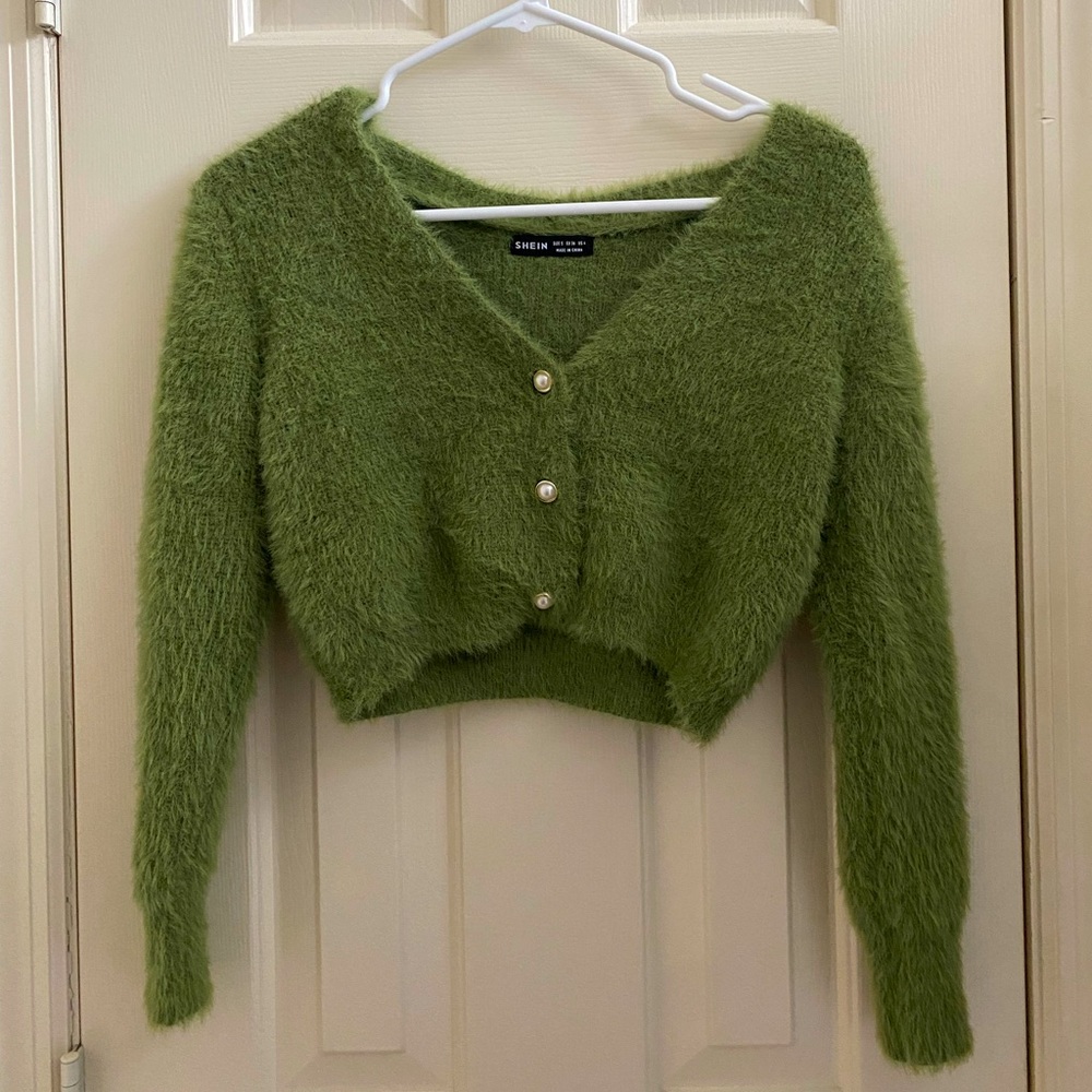 Fuzzy long sleeve cropped cardigan!
